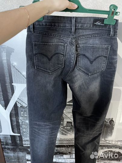Джинсы levis