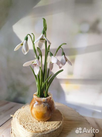 Цветы (подснежники) из холодного фарфора в ониксе