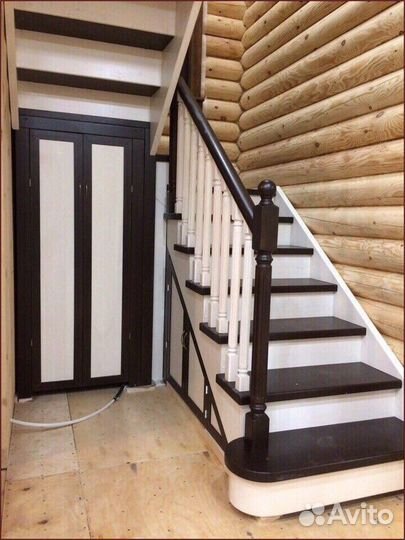 Деревянная лестница на второй этаж