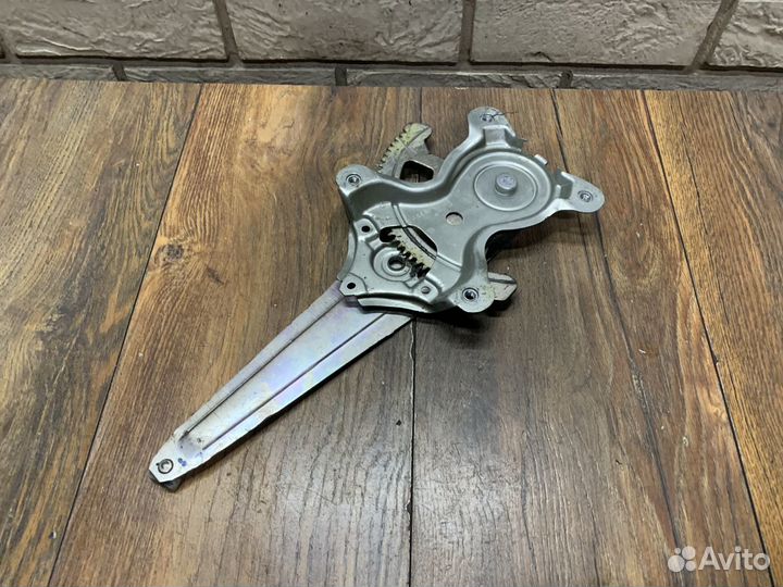 Mitsubishi Pajero Стеклоподъемник электр. задний