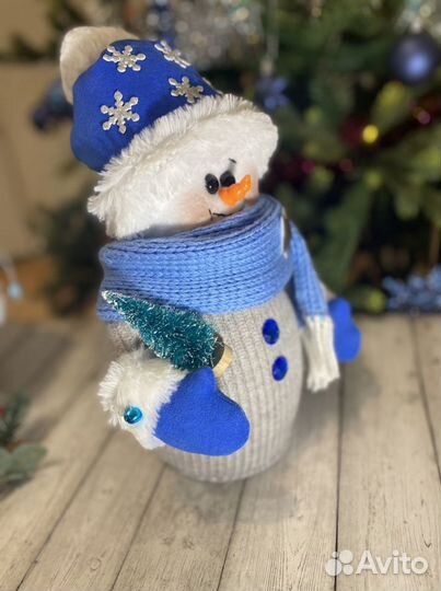 Снеговик под елку