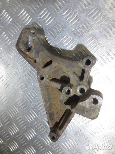 Кронштейн генератора Scania 1368148