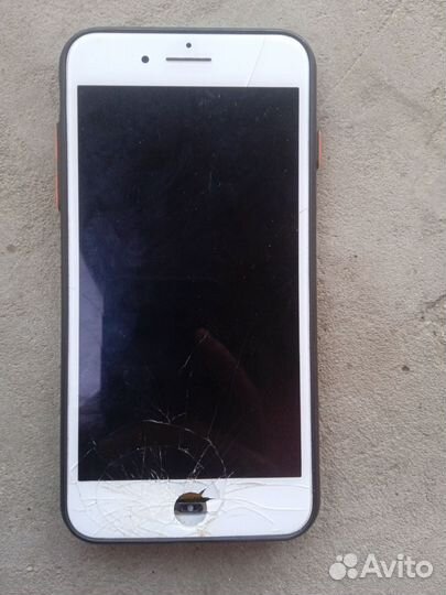 iPhone 8 plus 64gb разбитый