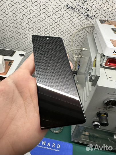 Внешний Дисплей Samsung Z Fold 3