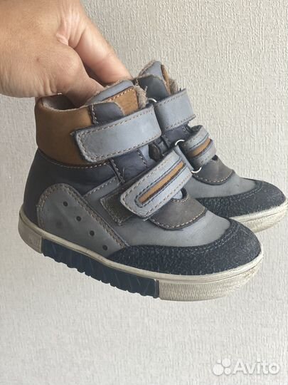 Ботики на мальчика 23