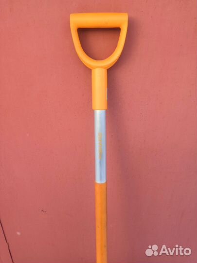 Скрепер для уборки снега Fiskars SnowXpert