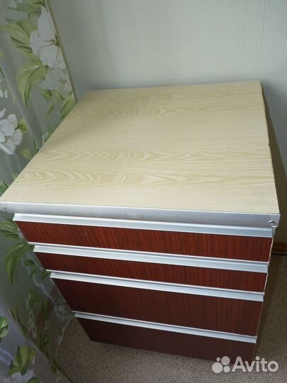 Стол - шкаф с ящиками от кухонного гарнитура