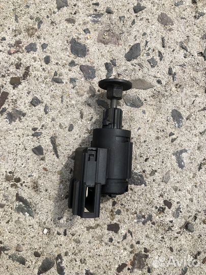 Датчик стоп-сигнала концевик Porsche Cayenne 955