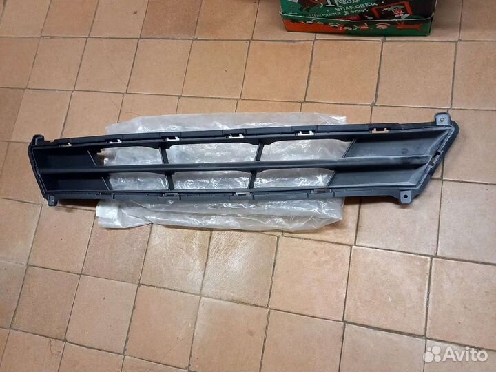 Решетка бампера hyundai solaris с 2015 г.в