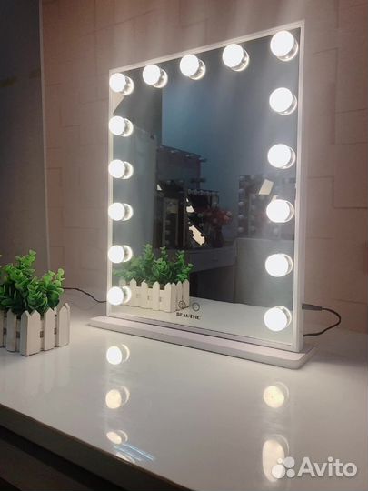 Гримерное зеркало на подставке