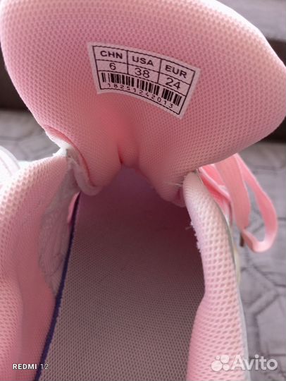 Кроссовки женские