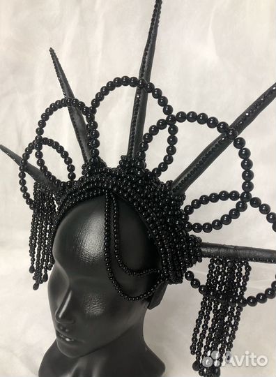Корона из черных бусин/аренда/продажа