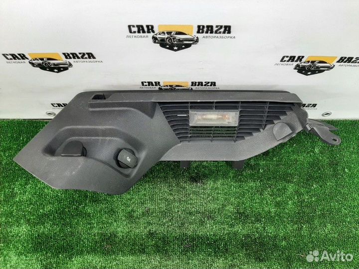 Держатель задней полки правый R Volkswagen Golf