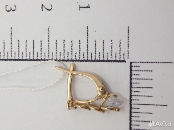 Золотые серьги с камнем