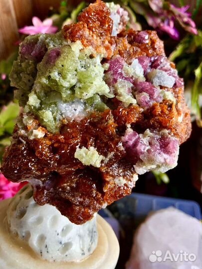 Камень Минерал Трёхцветная шпинель 1.95кг Вьетнам