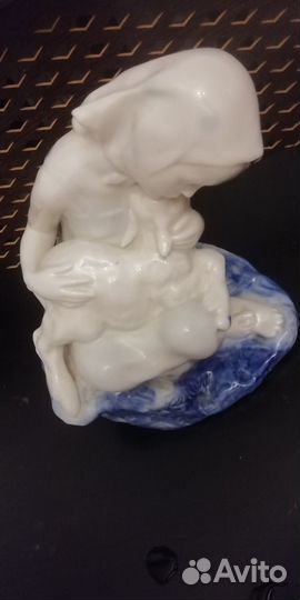 Фигурка фарфор