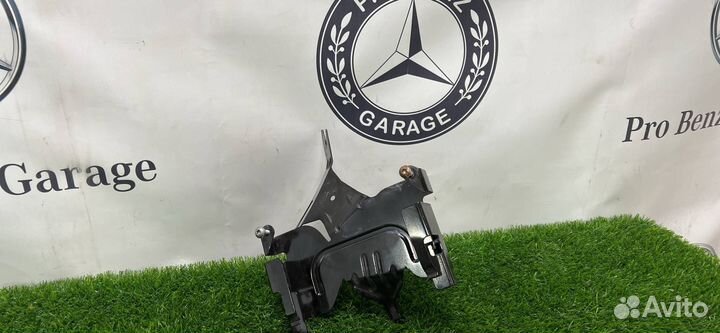 Кронштейн блока управления Mercedes-Benz E-Класс