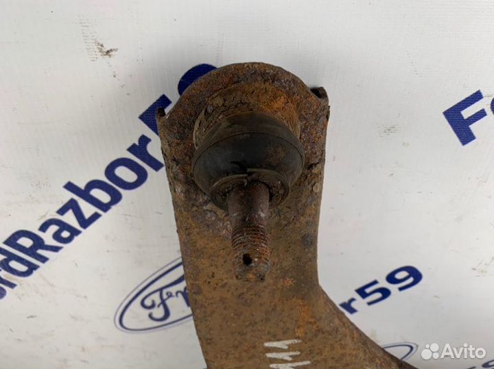 Рычаг передней подвески правый Suzuki Grand Vitara