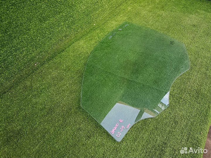 Левое стекло переднее kia sorento BL 2002-2009