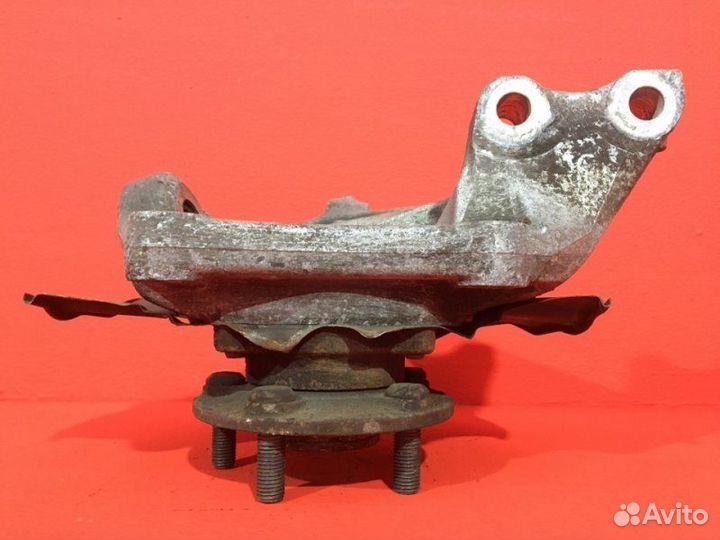 Кулак передний левый Toyota Prius NHW20 1nzfxe