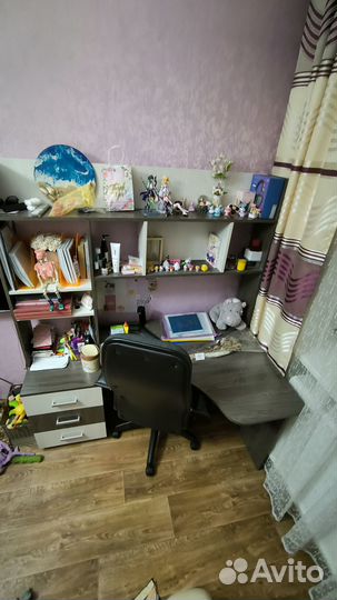 Компьютерный стол угловой с полками