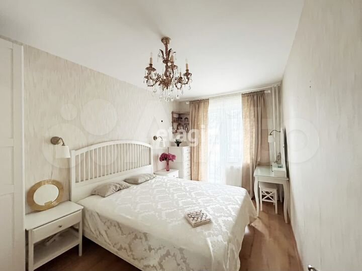 3-к. квартира, 82 м², 3/25 эт.