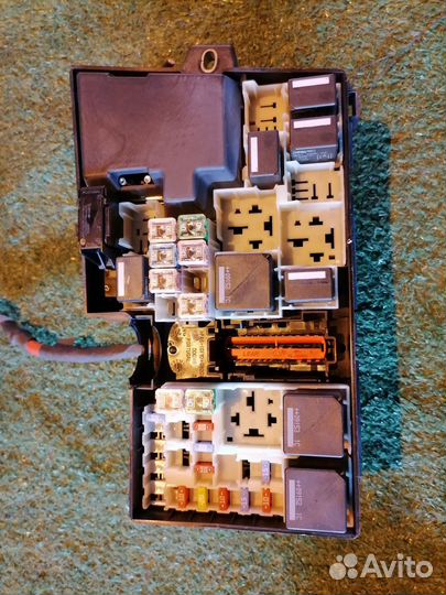 Блок предохранителей 8688040 Volvo S40 V50 MS MS68