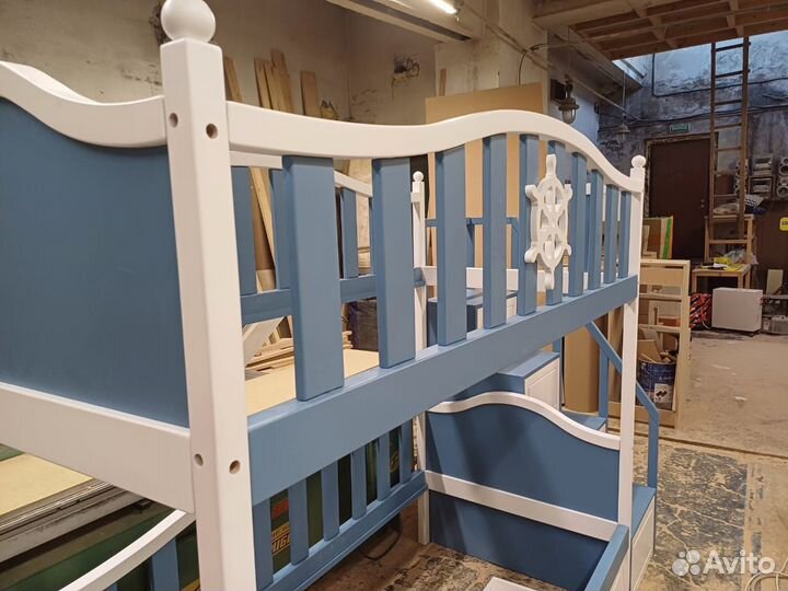 Двухярусная кровать в морском стиле