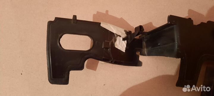 Дефлектор радиатора Л. VW Polo 5/2015