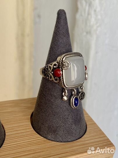 Кольцо с нефритом