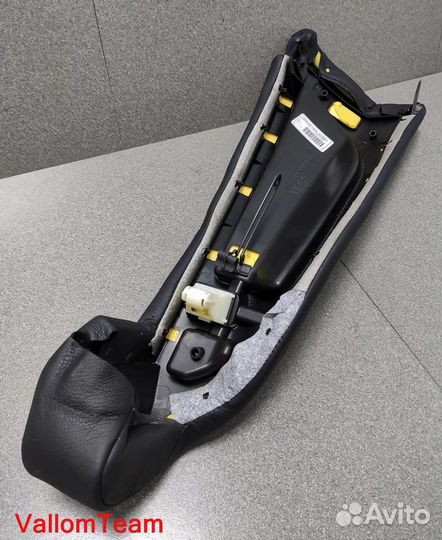 Лот X48 Обшивка левая (подлокотник) BMW X5 E70