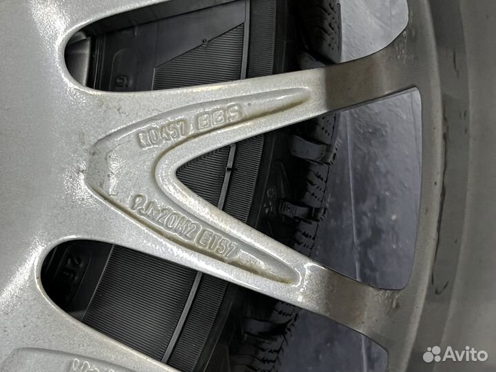 R20 Michelin Latitude Alpin LA2 275/45, PCD 5x130 DIA 71.6