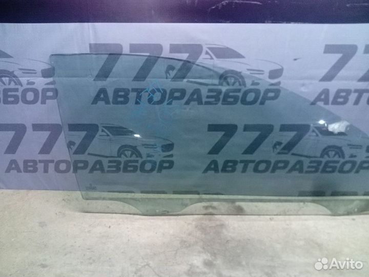 Переднее правое стекло Peugeot 206 купэ