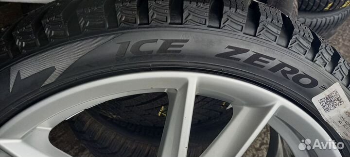 Pirelli Ice Zero 225/40 R18 92H