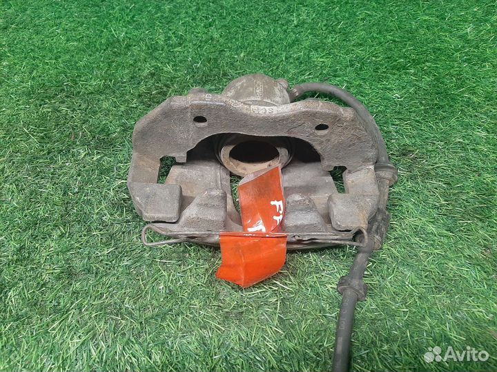 Суппорт передний правый на Ford Focus 2