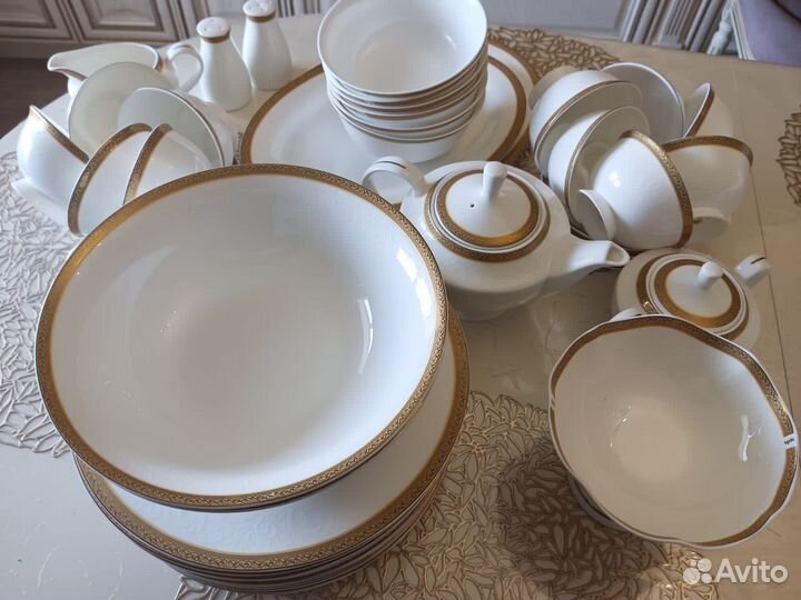 Набор столовой посуды на 12 персон