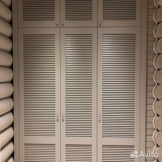 Жалюзийные двери на заказ в нишу