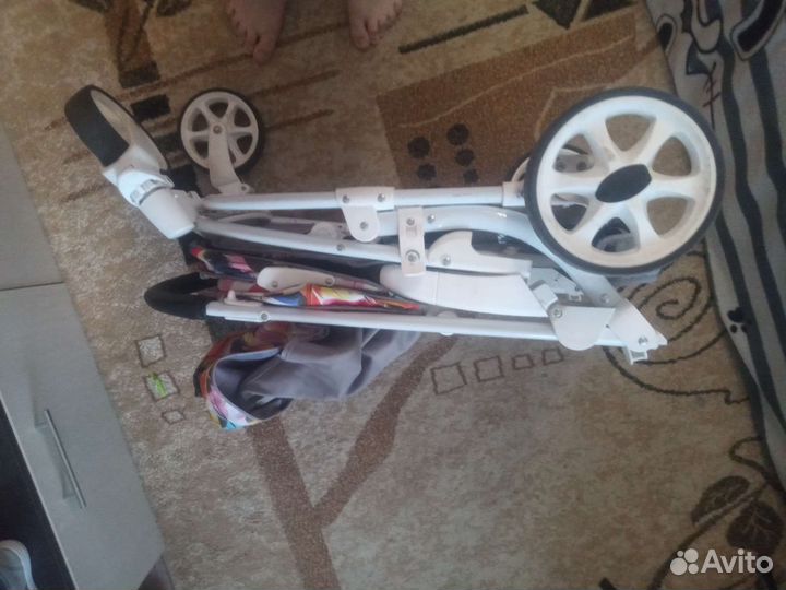 Прогулочная коляска