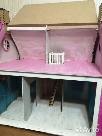 Большой кукольный домик