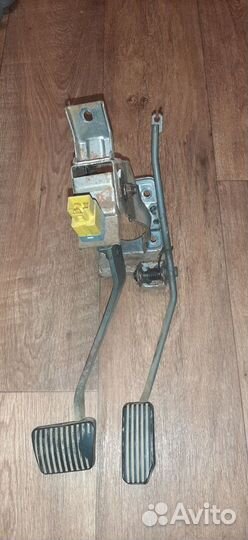 Педаль тормоза 96470129 Chevrolet Aveo (T200)