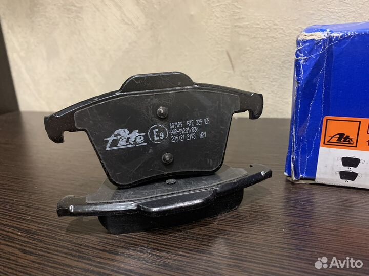 Колодки тормозные задние для XC90 Volvo 30793093