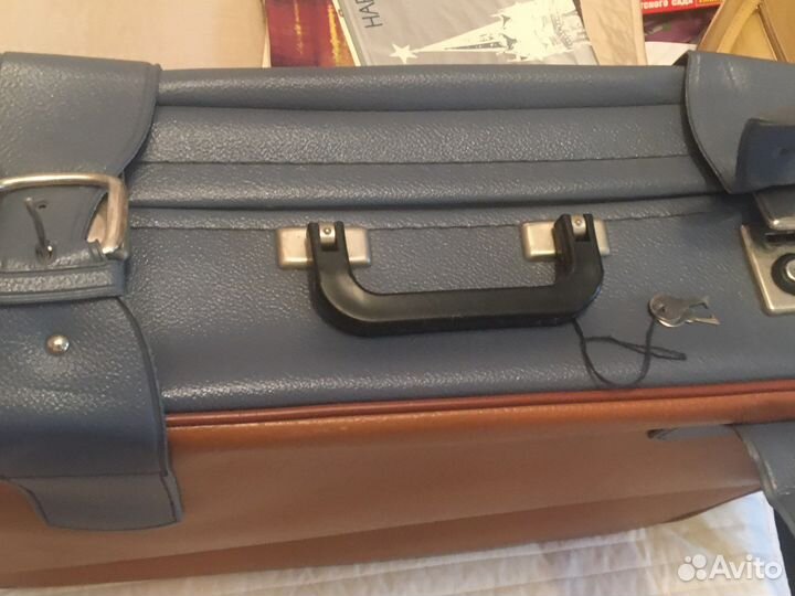 Чемодан ретро