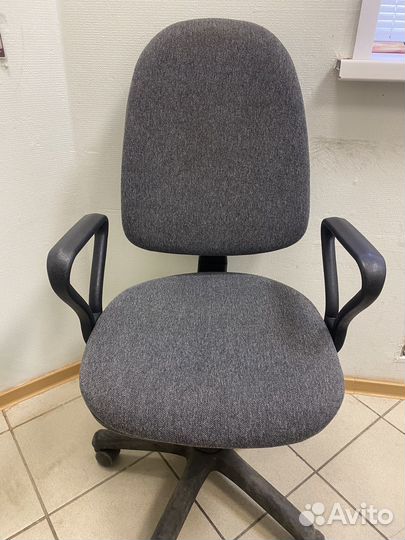 Офисное кресло