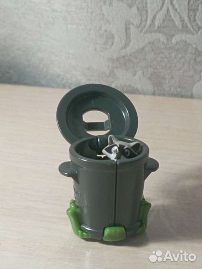 Коллекционная игрушка из кендера.Енот в мусоре