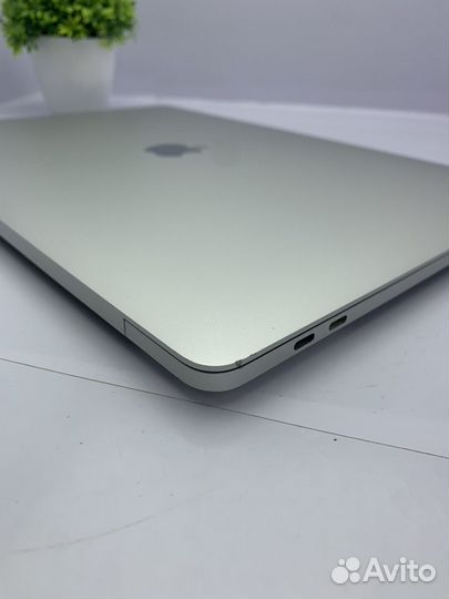 MacBook Pro 15 2017 i7 16gb 500gb 6циклов