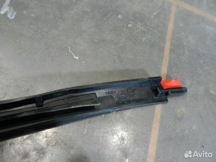 Накладка лобового стекла правая - BMW X5 F15