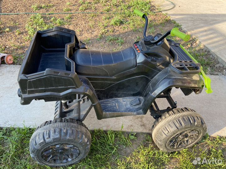 Детский квадроцикл на аккумуляторе