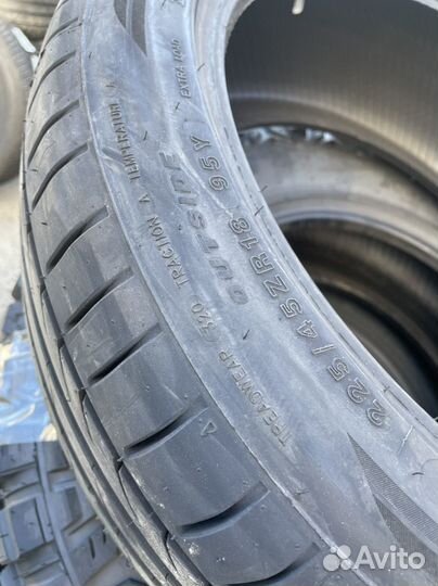 Tracmax X-Privilo TX3 225/45 R18 95Y