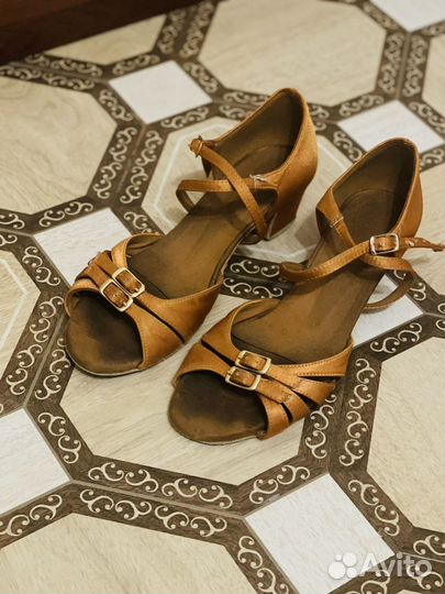 Туфли для бальных танцев