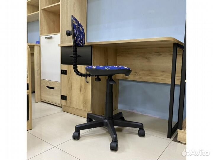 Стул для школьника регулируемый